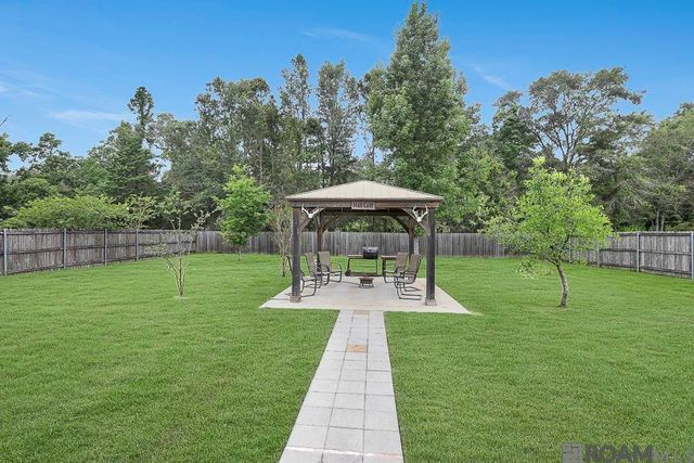 14161 Twelve Oaks Dr, Walker, LA 70785