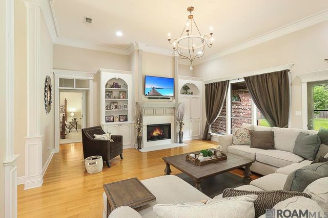 14161 Twelve Oaks Dr, Walker, LA 70785