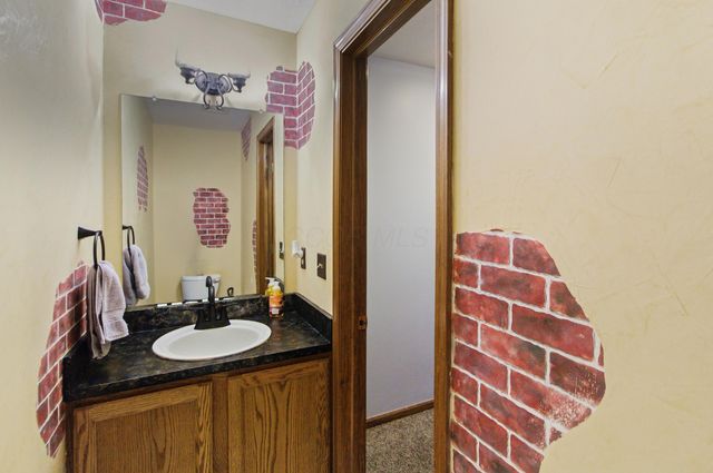 1955 Royal Oak Drive, Lewis Center, OH 43035