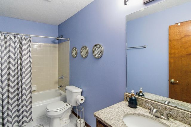 1955 Royal Oak Drive, Lewis Center, OH 43035