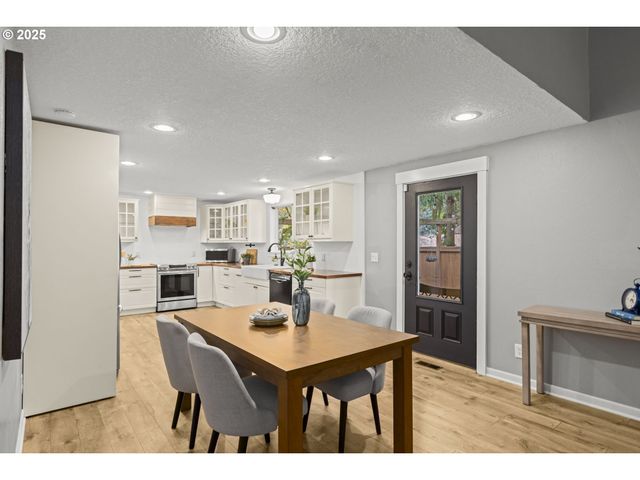 19230 Sw PROSPECT Pl, Beaverton, OR 97078