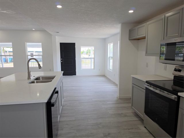 201 DR J A WILTSHIRE AVENUE W, Lake Wales, FL 33853