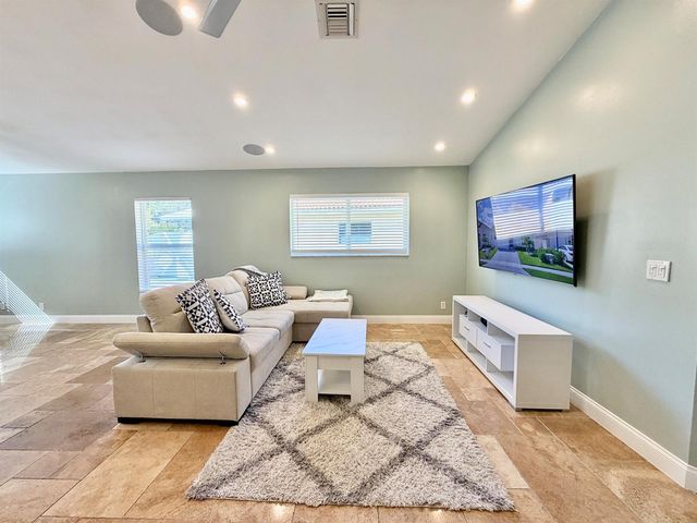 6883 Desert Inn Terrace, Lake Worth, FL 33463