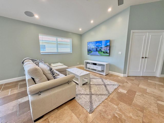 6883 Desert Inn Terrace, Lake Worth, FL 33463