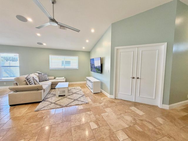 6883 Desert Inn Terrace, Lake Worth, FL 33463