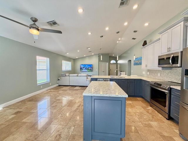 6883 Desert Inn Terrace, Lake Worth, FL 33463