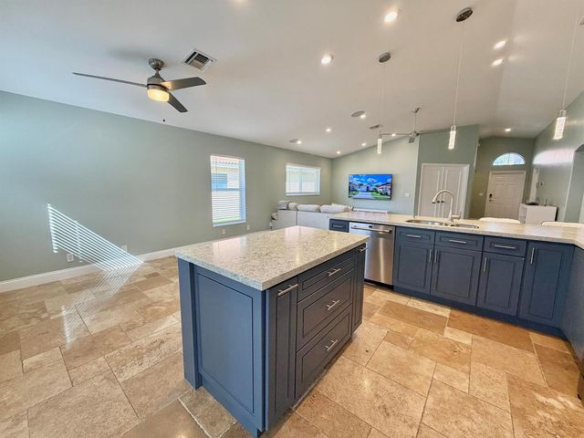 6883 Desert Inn Terrace, Lake Worth, FL 33463