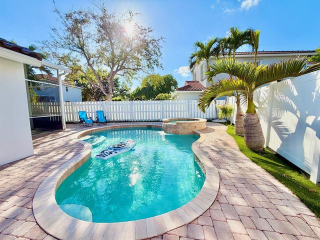 6883 Desert Inn Terrace, Lake Worth, FL 33463