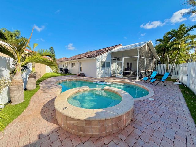 6883 Desert Inn Terrace, Lake Worth, FL 33463
