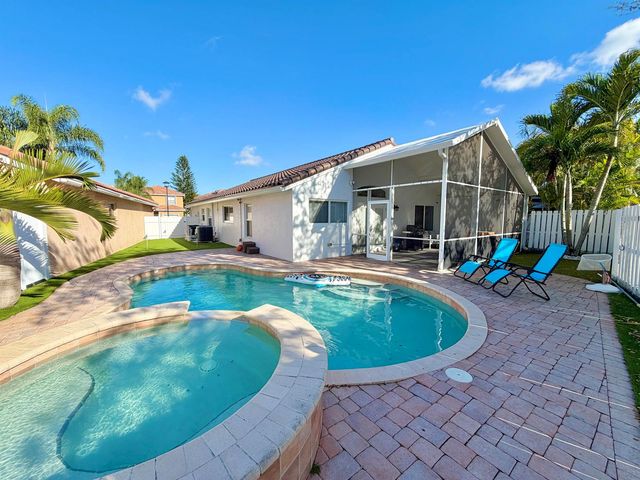 6883 Desert Inn Terrace, Lake Worth, FL 33463
