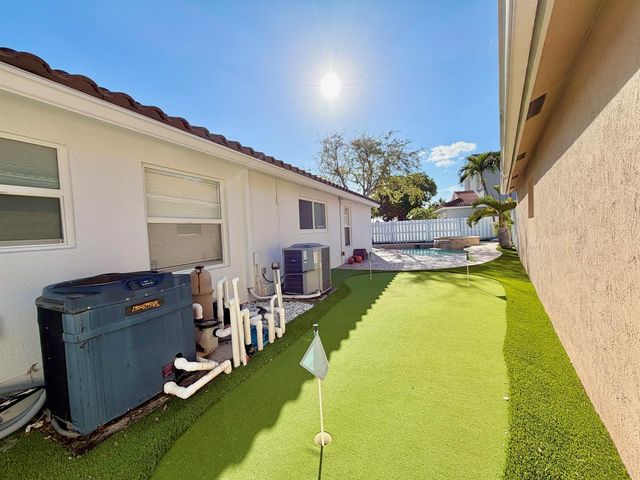 6883 Desert Inn Terrace, Lake Worth, FL 33463
