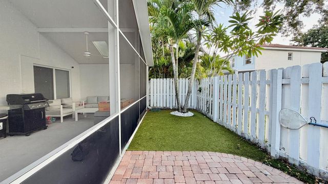 6883 Desert Inn Terrace, Lake Worth, FL 33463