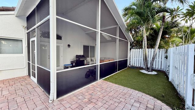 6883 Desert Inn Terrace, Lake Worth, FL 33463