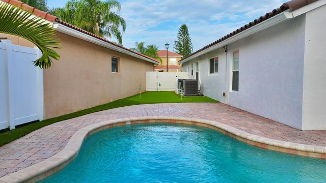 6883 Desert Inn Terrace, Lake Worth, FL 33463