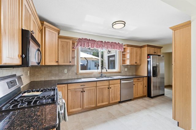 1 Oak St, Tewksbury, MA 01876