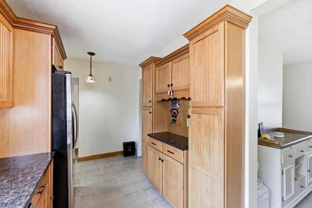 1 Oak St, Tewksbury, MA 01876
