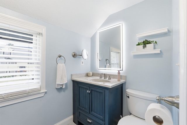 1 Oak St, Tewksbury, MA 01876