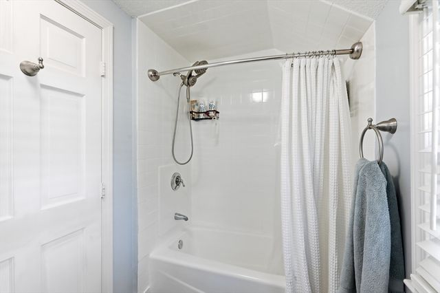 1 Oak St, Tewksbury, MA 01876