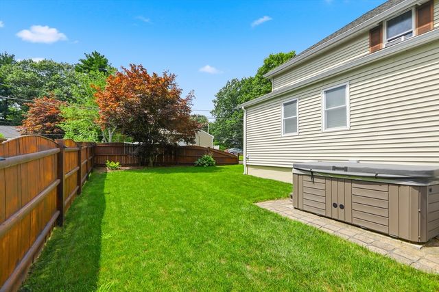1 Oak St, Tewksbury, MA 01876
