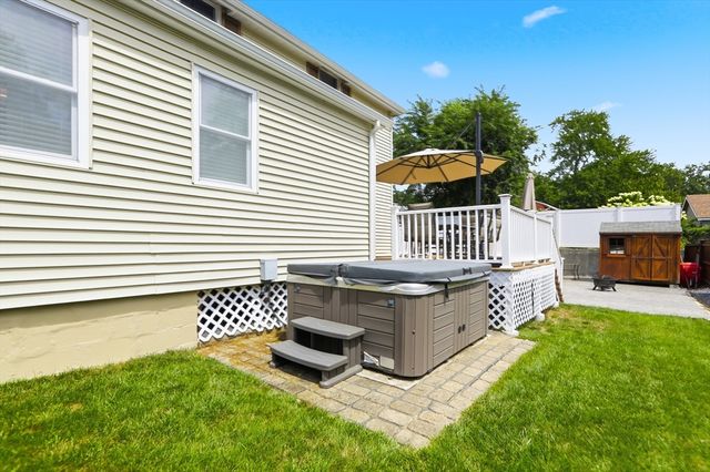 1 Oak St, Tewksbury, MA 01876