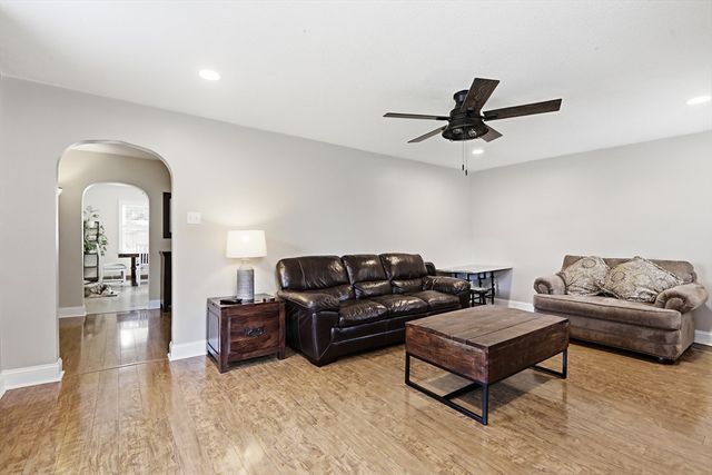 1 Oak St, Tewksbury, MA 01876