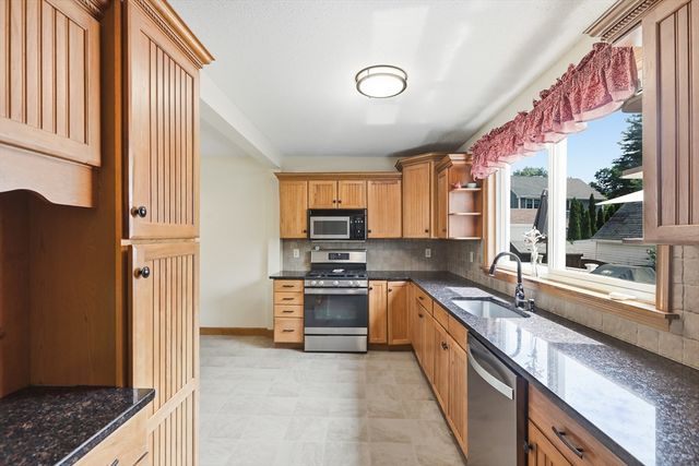 1 Oak St, Tewksbury, MA 01876