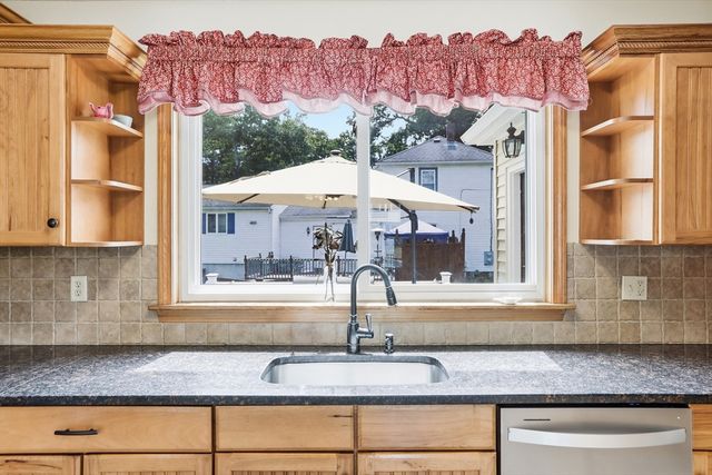 1 Oak St, Tewksbury, MA 01876