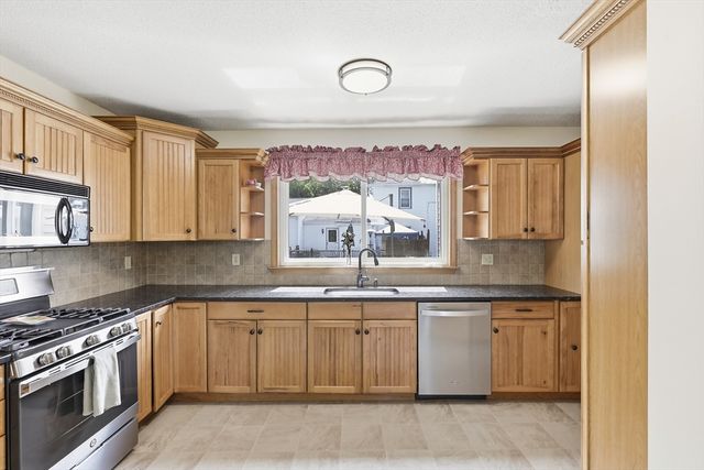 1 Oak St, Tewksbury, MA 01876