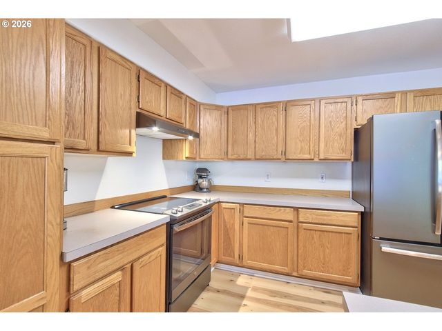 469 HARRIS Ln, Oregon City, OR 97045
