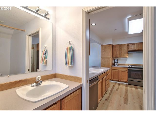 469 HARRIS Ln, Oregon City, OR 97045