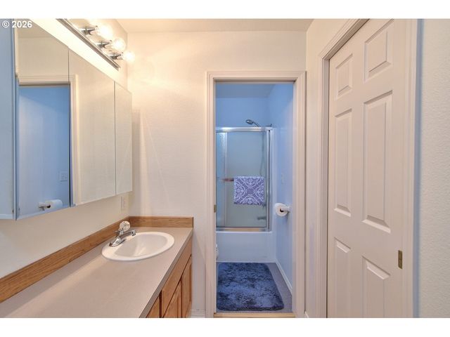469 HARRIS Ln, Oregon City, OR 97045