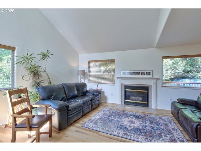 469 HARRIS Ln, Oregon City, OR 97045