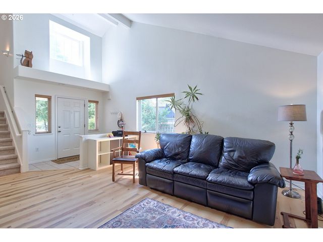 469 HARRIS Ln, Oregon City, OR 97045