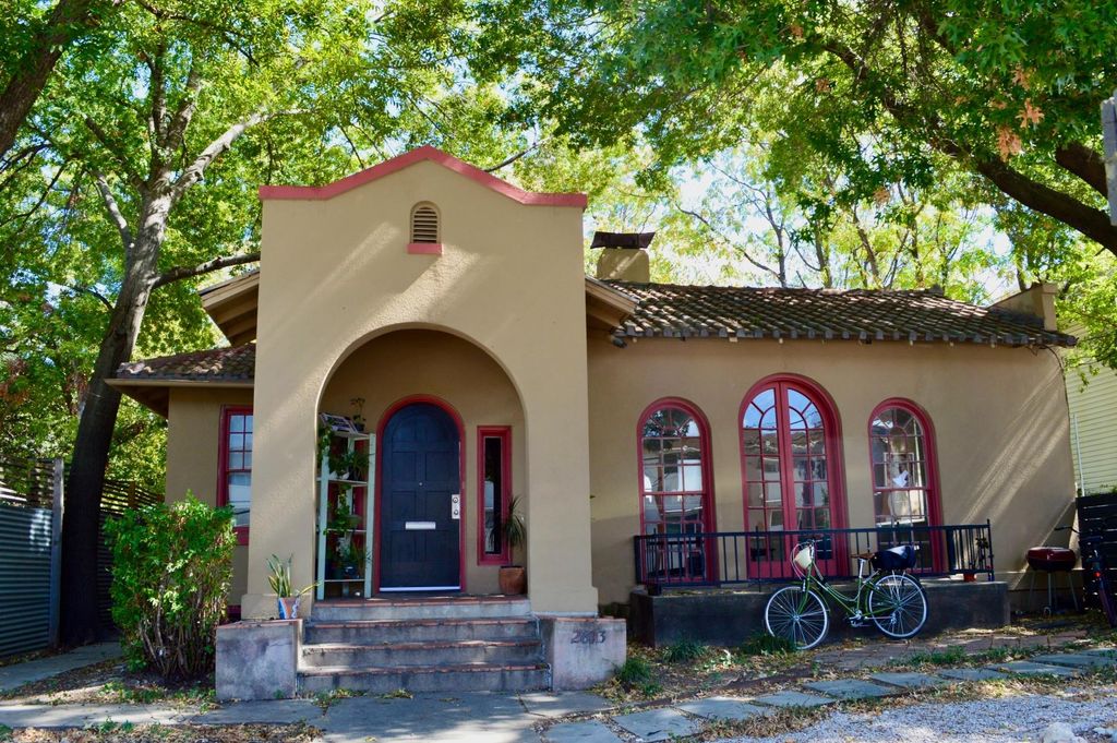 2813 Salado ST, Austin, TX 78705
