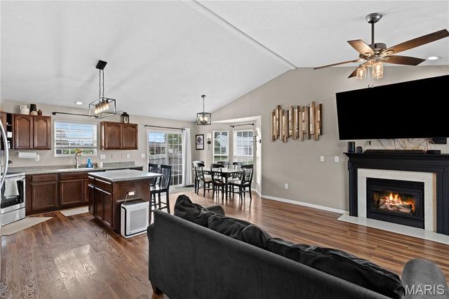21 Doe Court, Moro, IL 62067