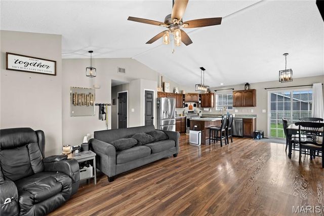 21 Doe Court, Moro, IL 62067