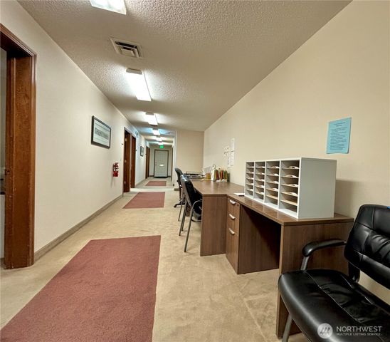 1350 S Pioneer Way, Moses Lake, WA 98837