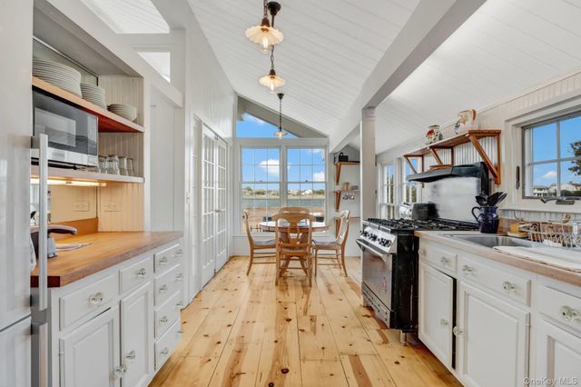 1 Waters Edge Drive, Quogue, NY 11959