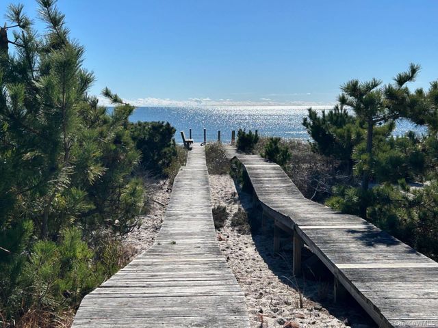 1 Waters Edge Drive, Quogue, NY 11959