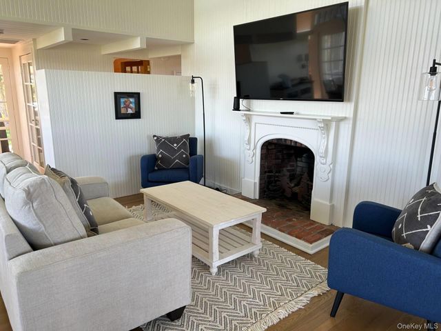 1 Waters Edge Drive, Quogue, NY 11959