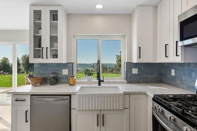 201 Meadow Vista Way, Encinitas, CA 92024