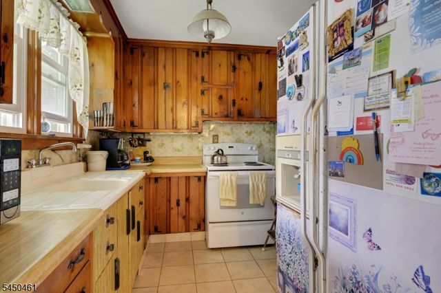 17 Bassett Ave, Mine Hill Twp., NJ 07803