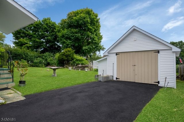 17 Bassett Ave, Mine Hill Twp., NJ 07803