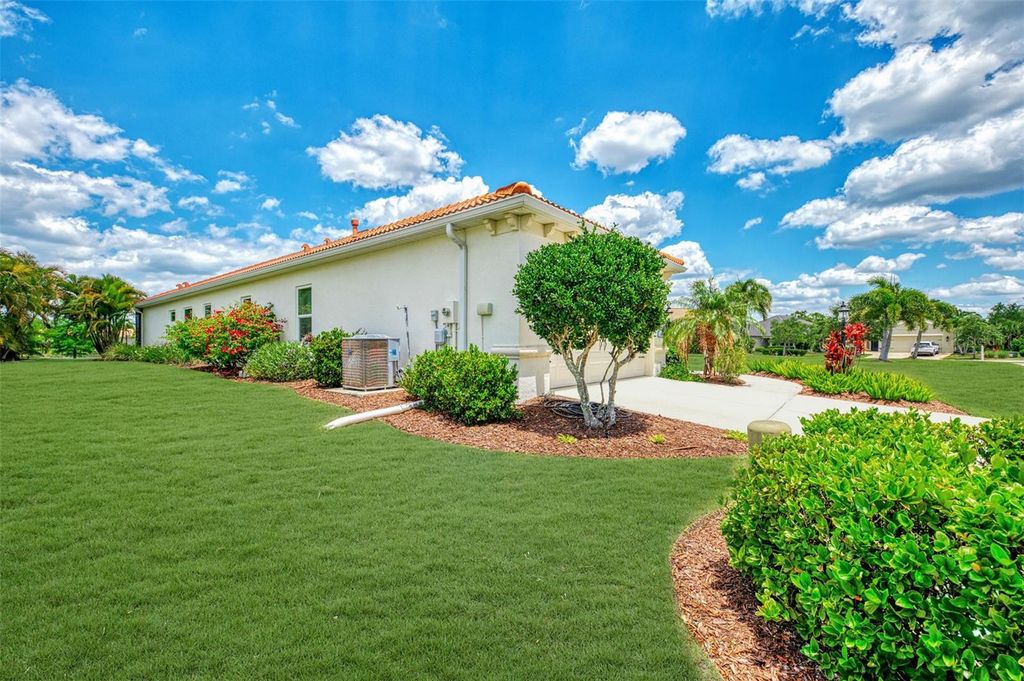 Image 7 of property listing at 11446 FORT LAUDERDALE PLACE, Venice, FL 34293