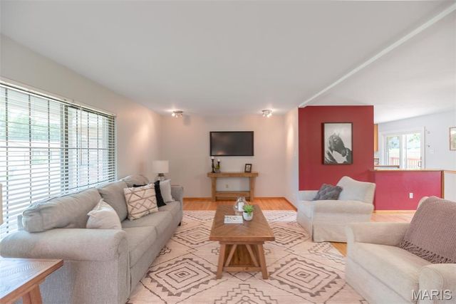 2846 Bee Tree Lane, St Louis, MO 63129