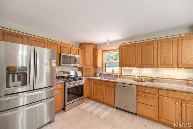 2846 Bee Tree Lane, St Louis, MO 63129