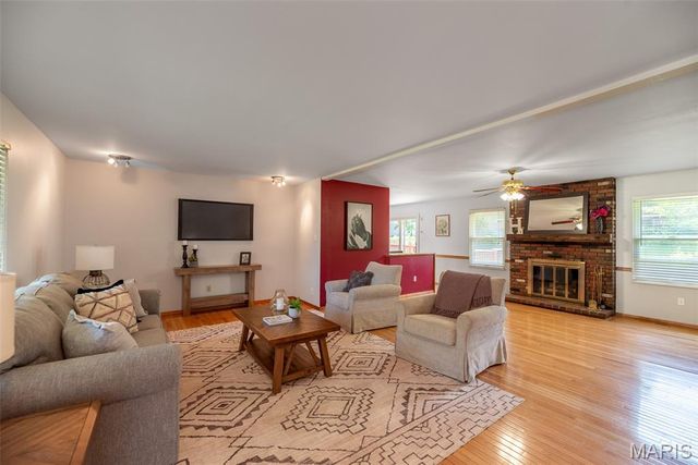 2846 Bee Tree Lane, St Louis, MO 63129