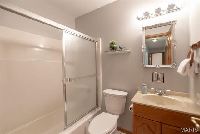 2846 Bee Tree Lane, St Louis, MO 63129