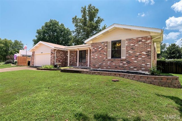 2846 Bee Tree Lane, St Louis, MO 63129