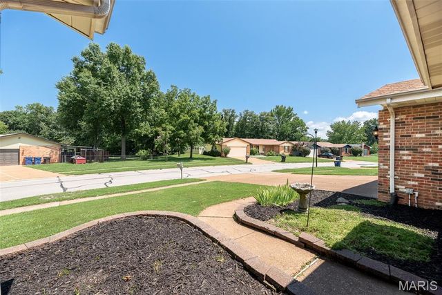 2846 Bee Tree Lane, St Louis, MO 63129